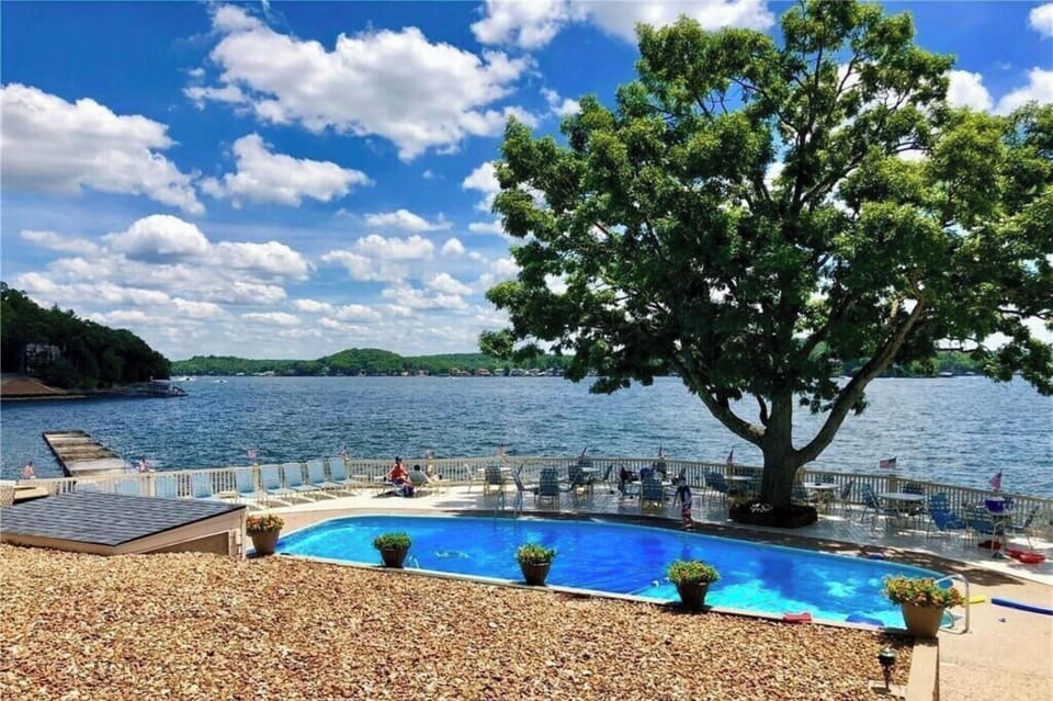Great HOA pool. Very family friendly
