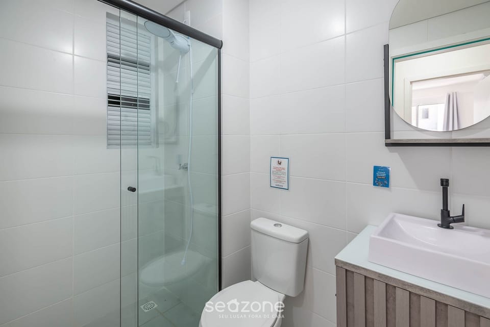 Basic Apartment | Bathroom | Shower