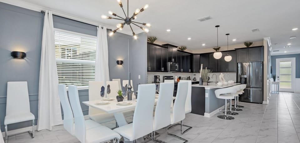 Dining area for 10