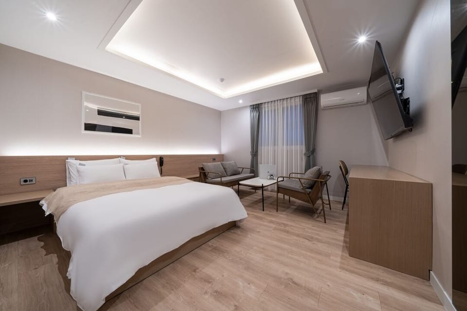 Play suite | Premium bedding, free WiFi, bed sheets