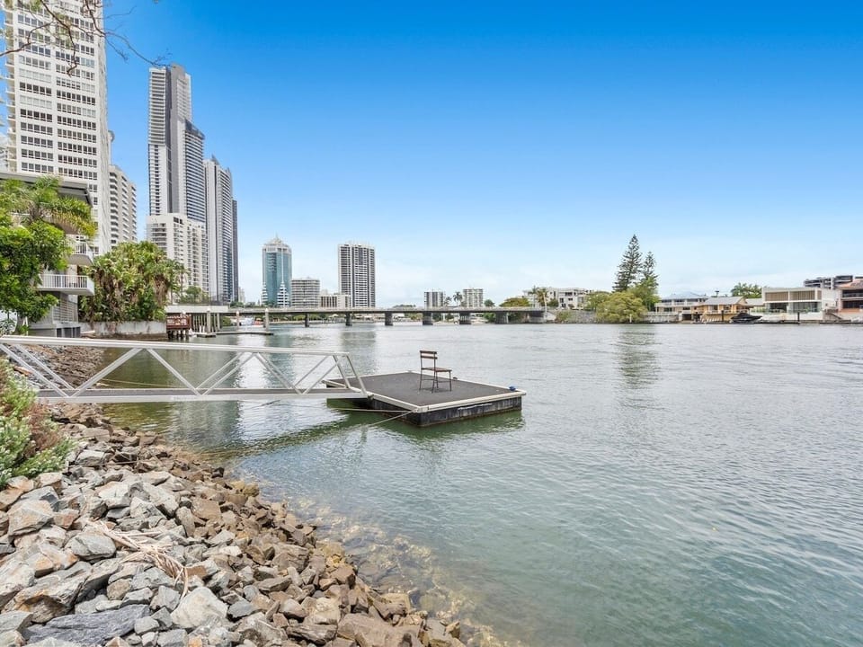 High-floor outlook frames the river, city towers, pontoons and waterways nearby.