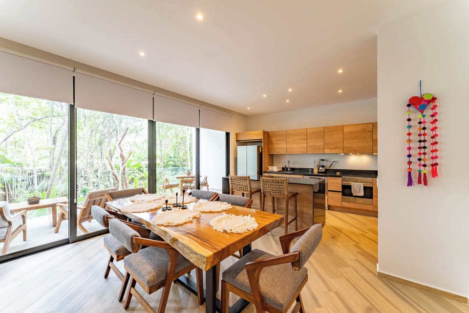 Deluxe Condo, Patio, Resort View | Dining room