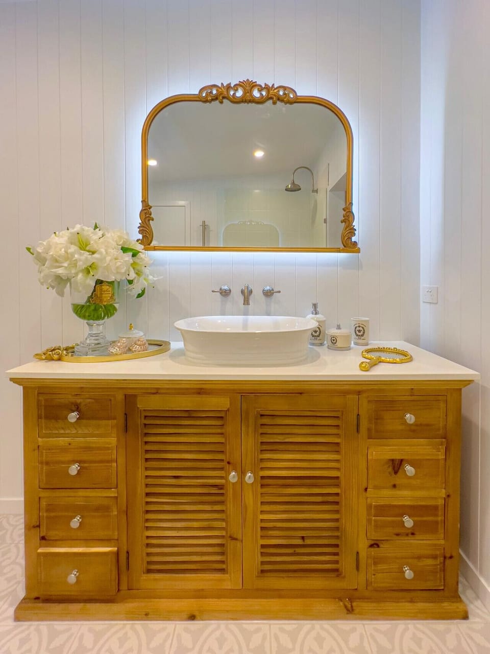 Bathroom sink
