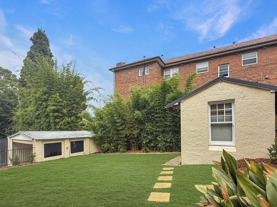 Secure rear Garden and Guest luggage storage