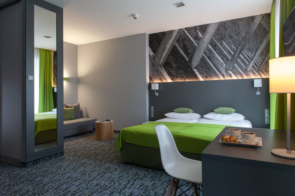 Deluxe Room | In-room safe, desk, iron/ironing board, free WiFi