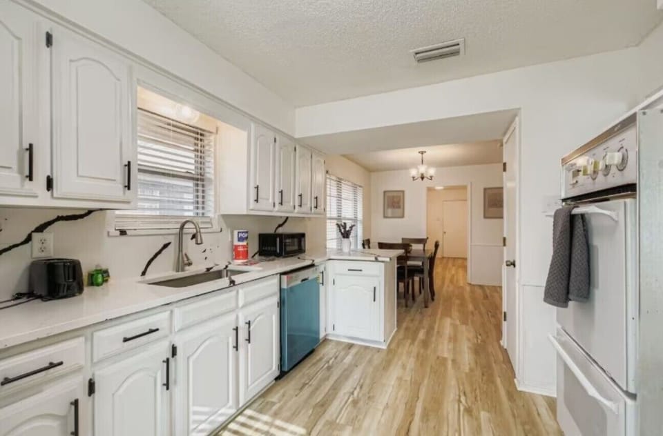Fully equipped kitchen.