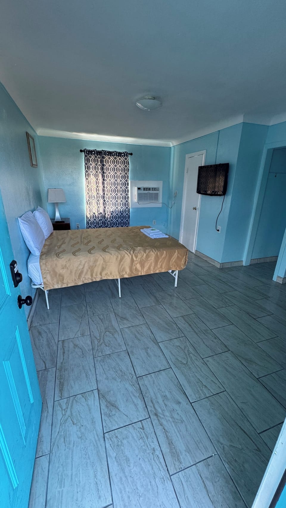 Single Room | Free WiFi