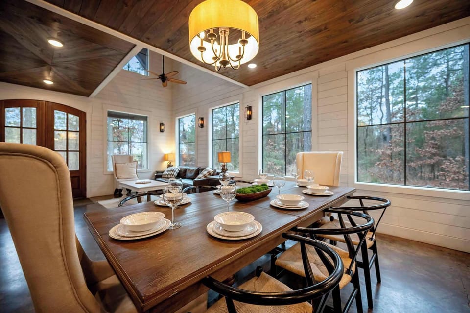 Sleek, cozy, and inviting, this dining area is your official headquarters for good food, great conversation, and zero distractions. Bonus: room for everyone to claim their favorite chair!