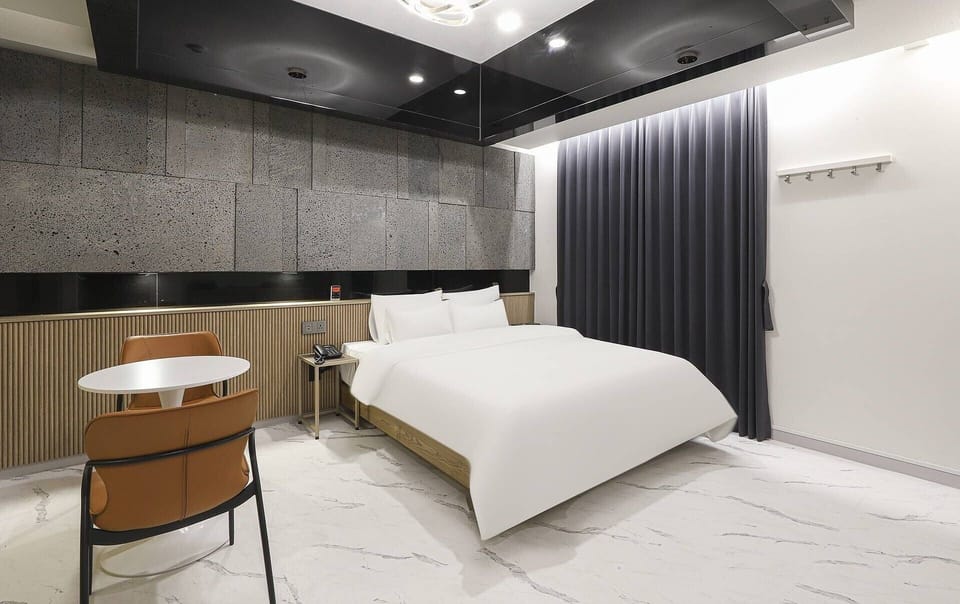 Deluxe Double Room, City View | Desk, WiFi (free)