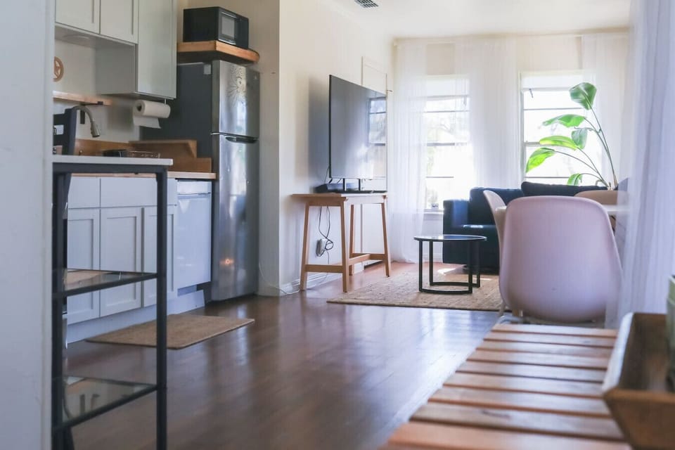 Cook with ease in the open, fully equipped kitchen. Bright and modern, it’s designed for everything from quick breakfasts to full dinners at home.
