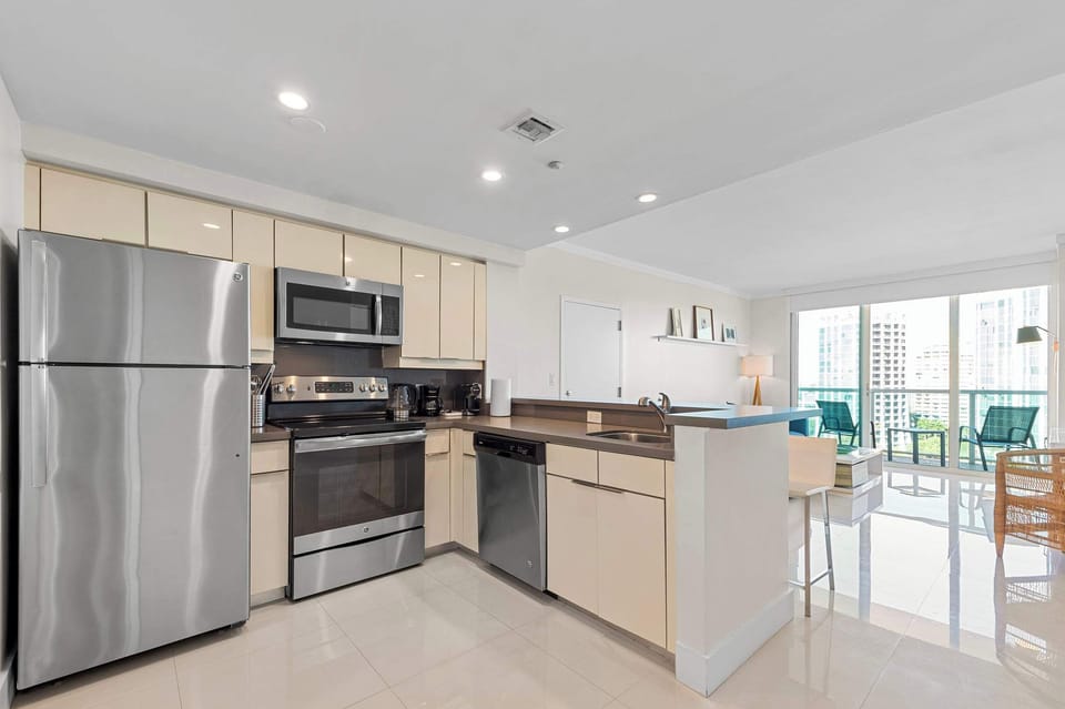 Modern Kitchen with Breakfast Bar