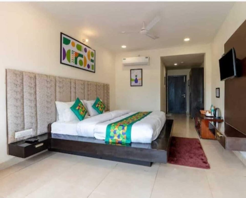 Deluxe Triple Room | Desk, free WiFi