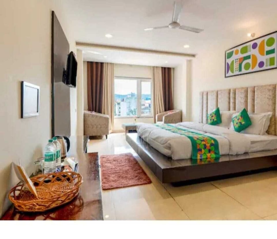 Deluxe Triple Room | Desk, free WiFi