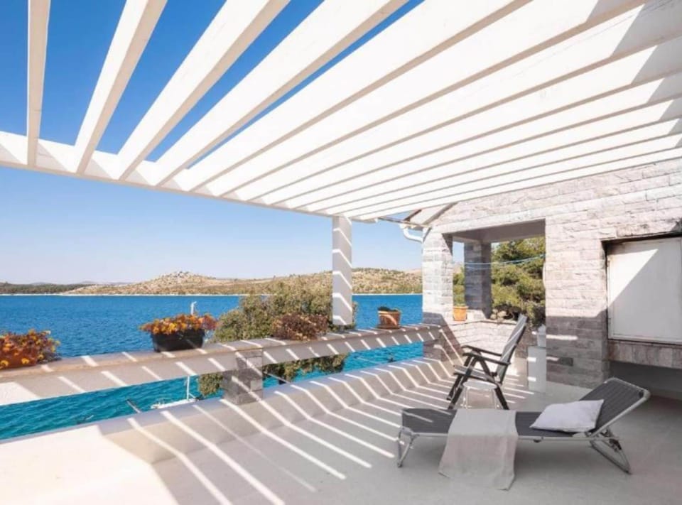 Villa (Seafront Six Bedroom Modern Villa wit) | Pool