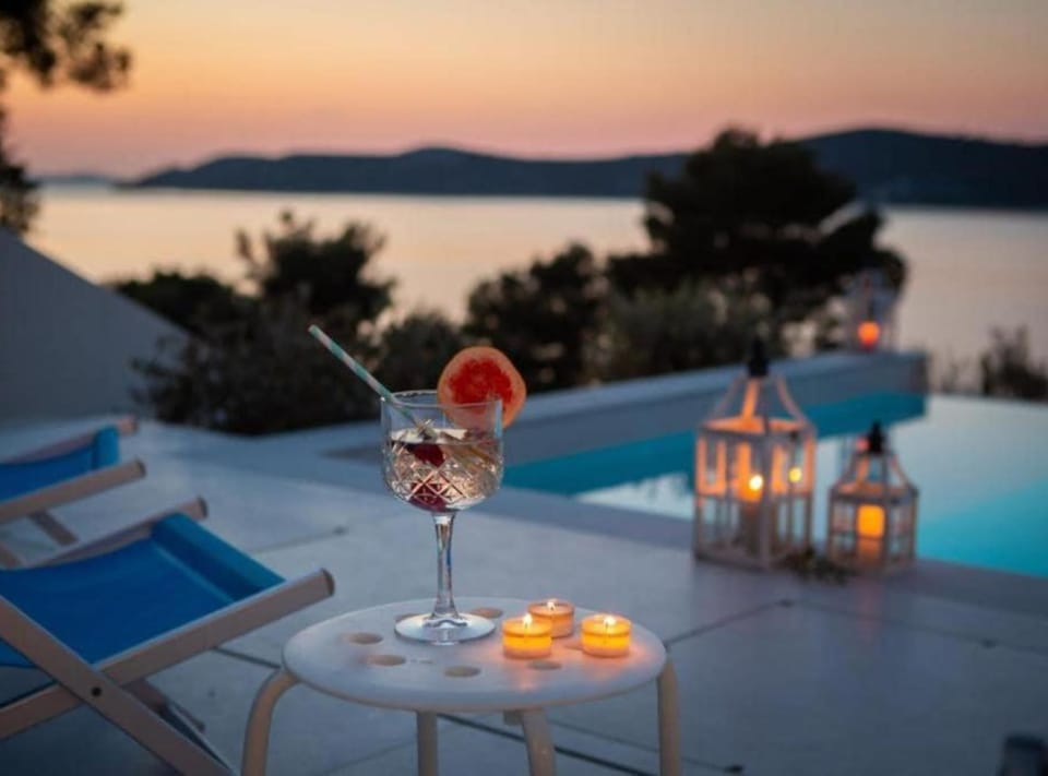 Villa (Seafront Six Bedroom Modern Villa wit) | Pool