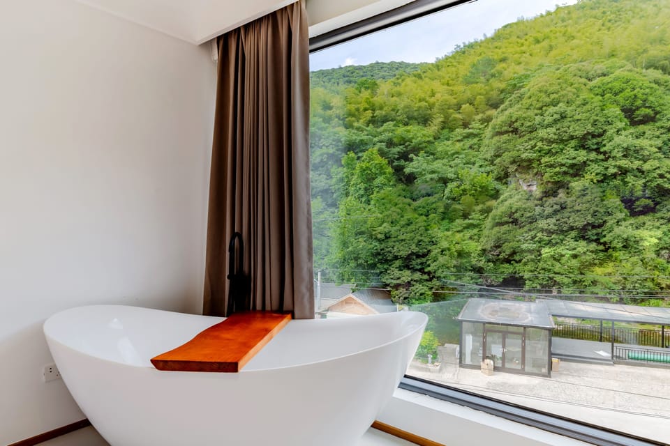 Exclusive Double or Twin Room, Hill View | Premium bedding, down comforters, individually decorated