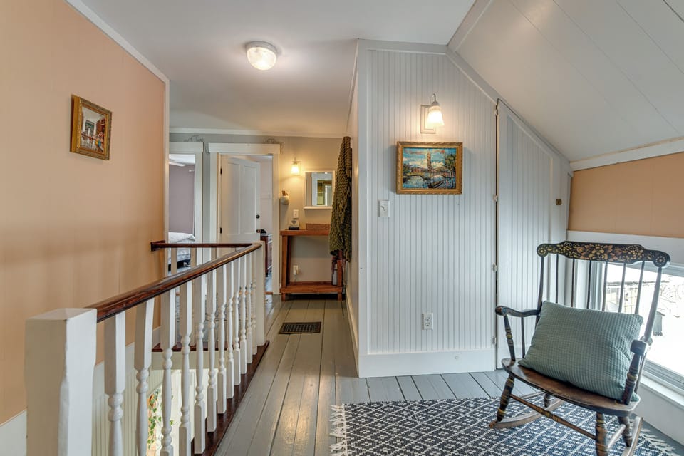 Upstairs Landing | 2nd Floor