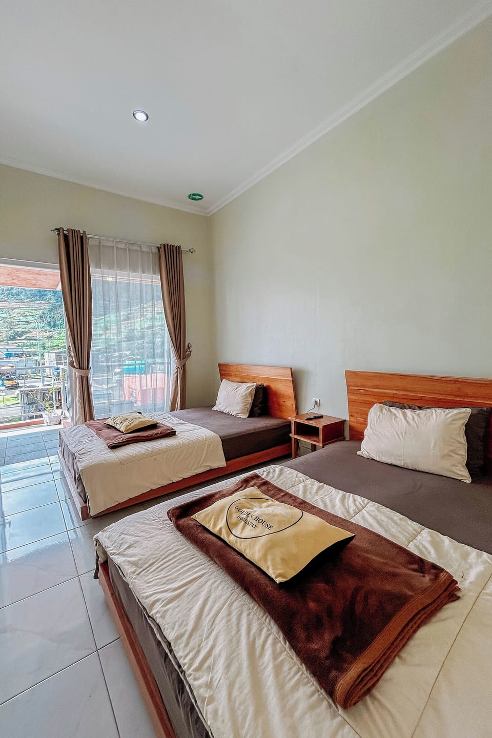 Deluxe Twin Room, 2 Double Beds | Desk, WiFi (free)