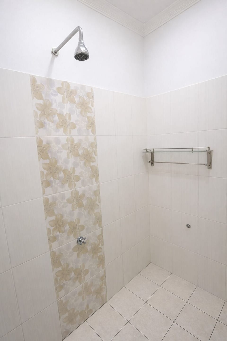 Deluxe Double Room | Bathroom | Shower, towels