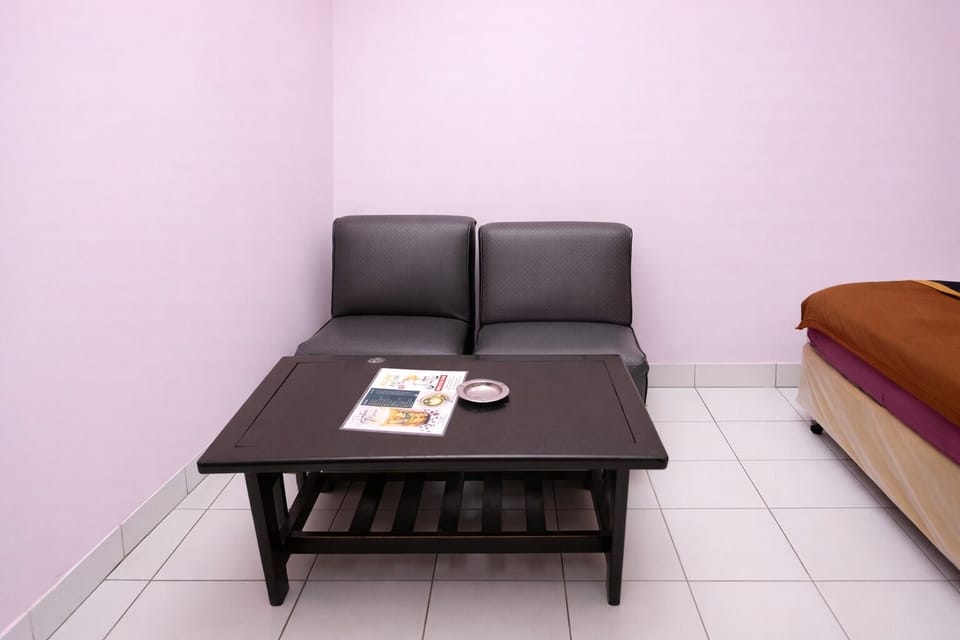 Standard Double Room | Desk
