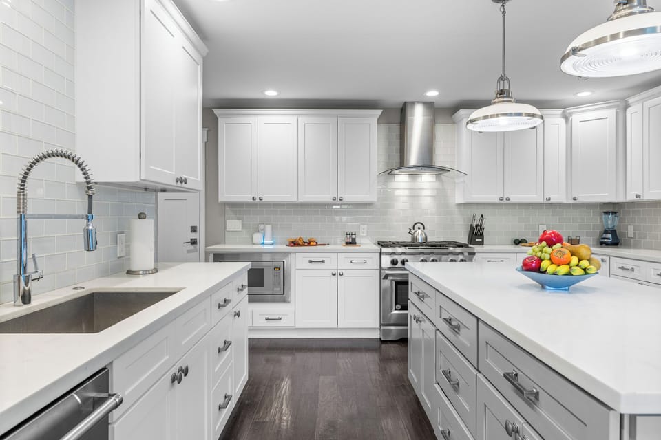 Fully equipped kitchen.