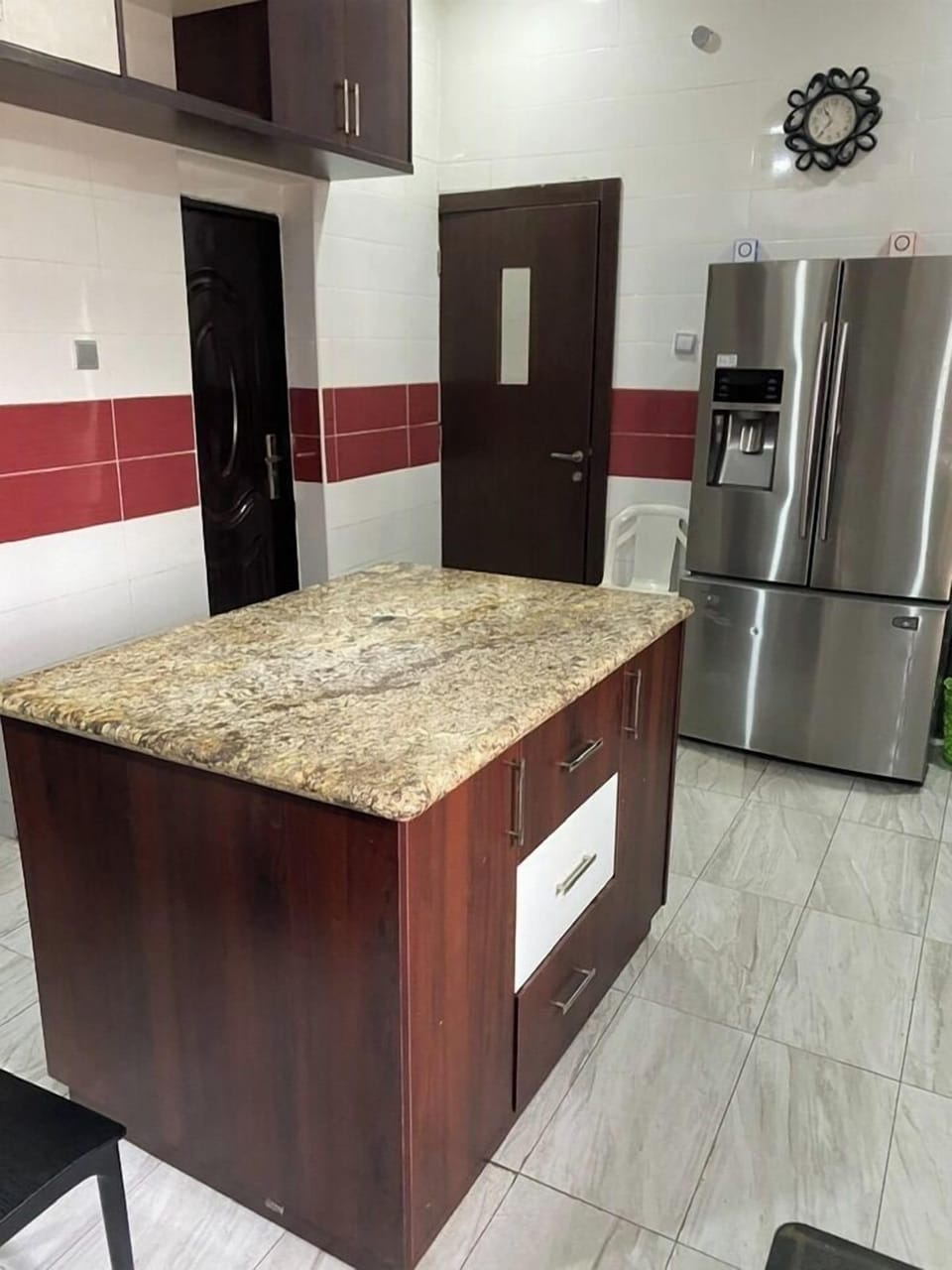 Family Apartment, Balcony, City View | Private kitchen | Fridge, microwave, oven, stovetop