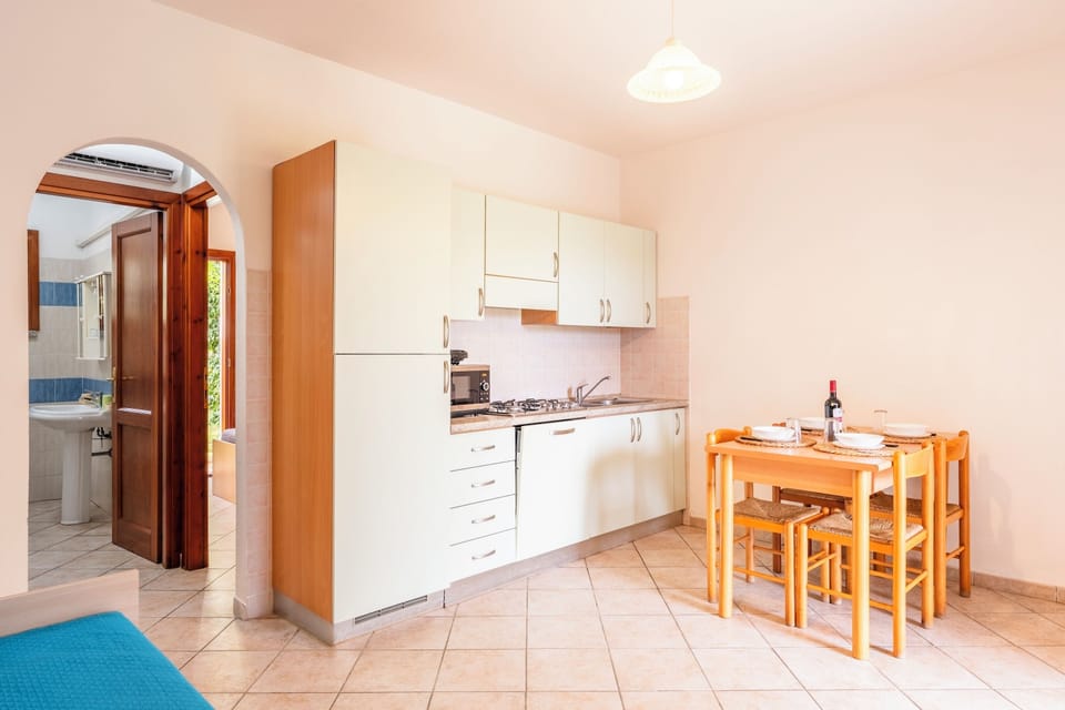 Apartment, 1 Bedroom, Balcony, Garden View | Interior