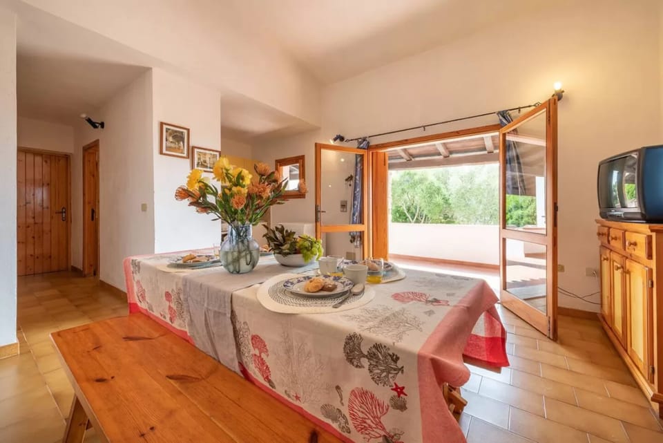 Apartment, 1 Bedroom, Patio, Garden View | Dining