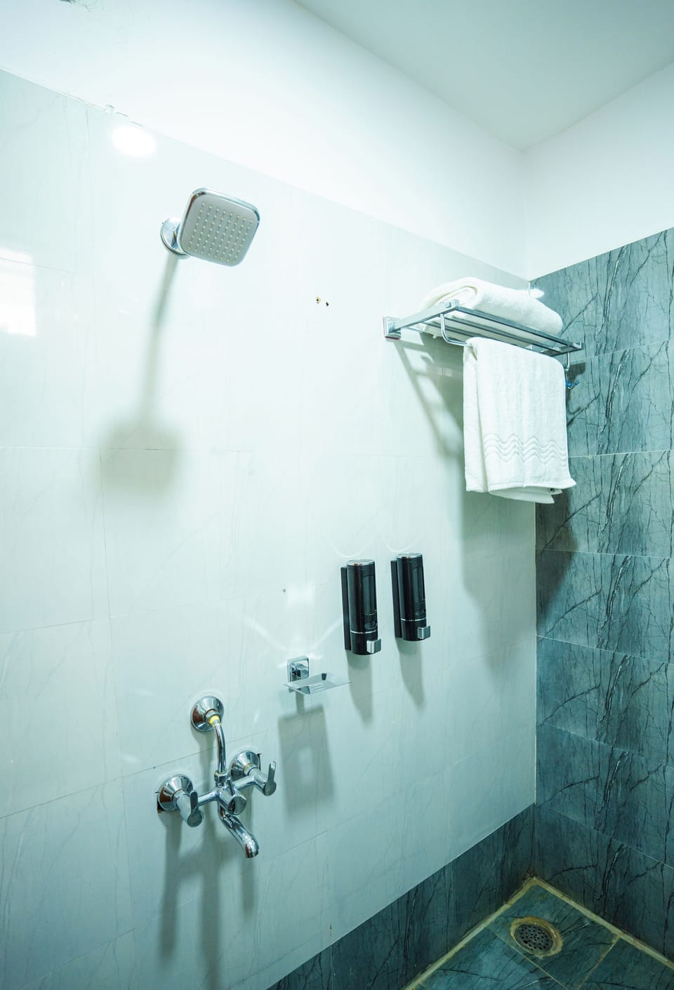 Deluxe Double or Twin Room, City View | Bathroom | Shower, eco-friendly toiletries, hair dryer, slippers