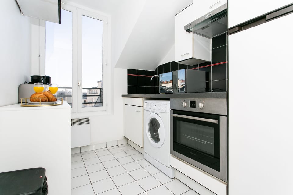 City Apartment, 1 Double Bed with Sofa bed, Non Smoking, City View | Private kitchen | Coffee/tea maker, electric kettle, toaster, highchair