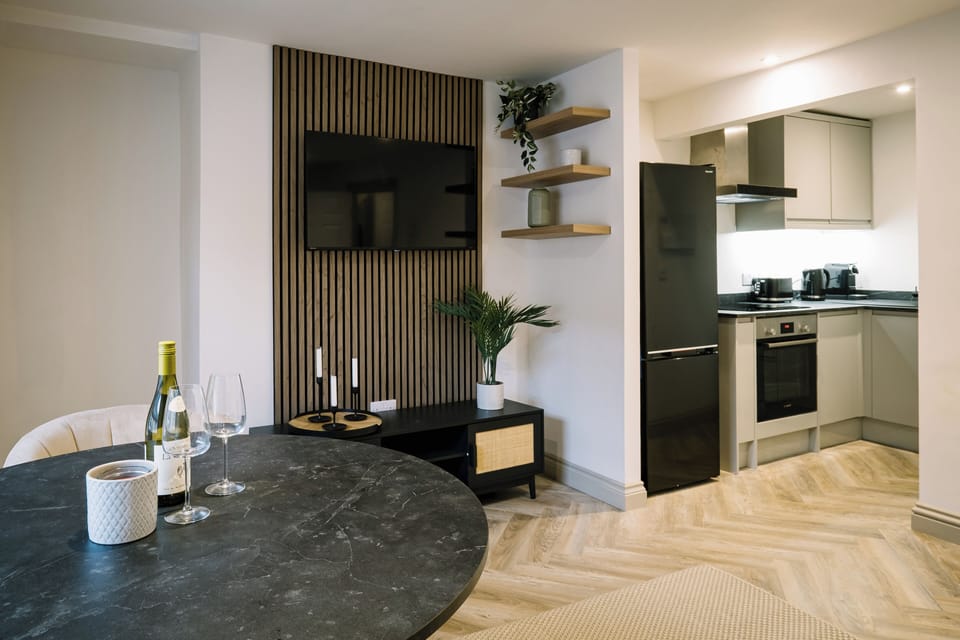 Apartment, 1 Bedroom | Dining room