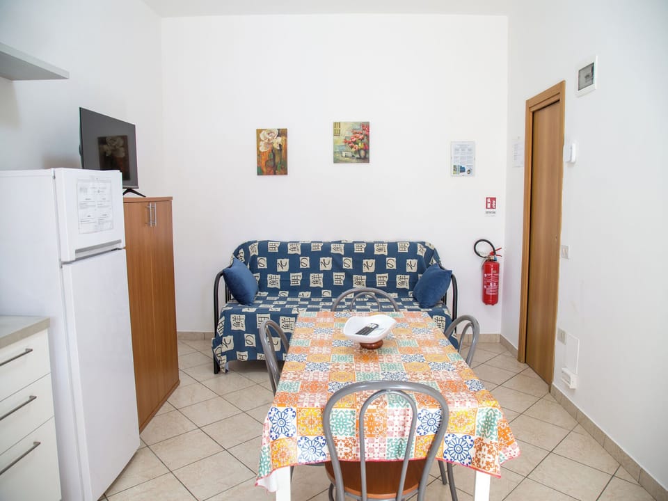 Apartment, 1 Bedroom, Patio | Dining room