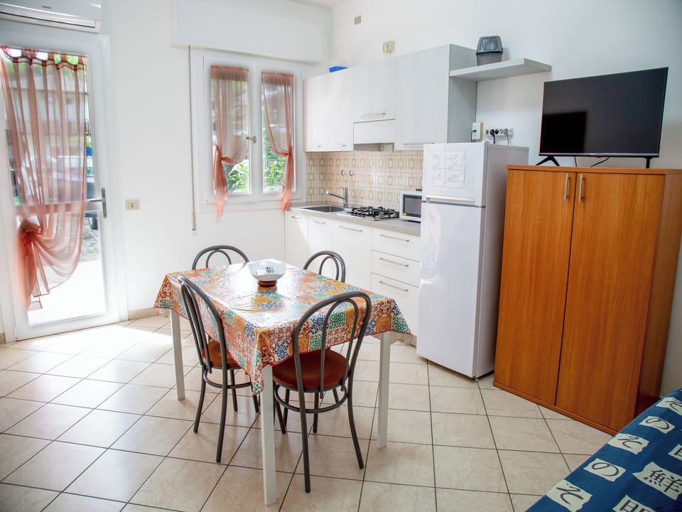 Apartment, 1 Bedroom, Patio | Dining room