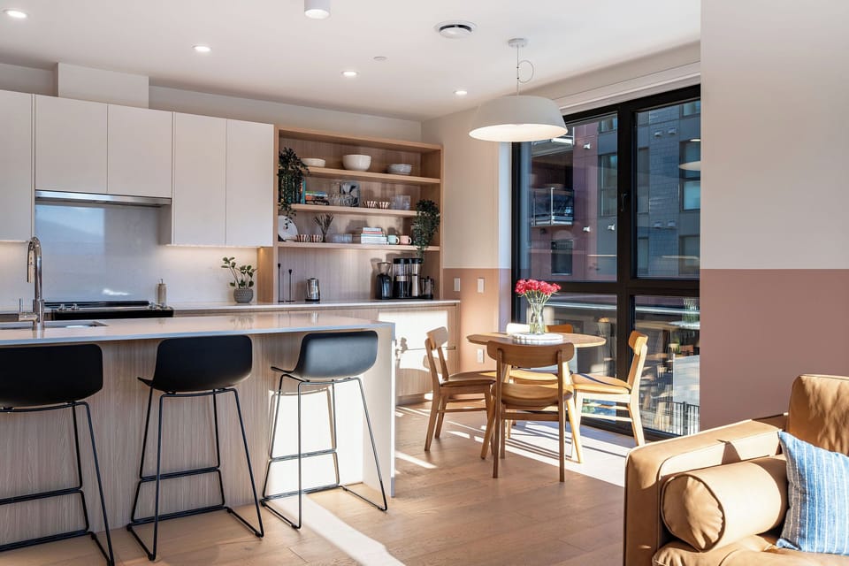 Sunny Sunday Retreat - Kitchen & Dining Area