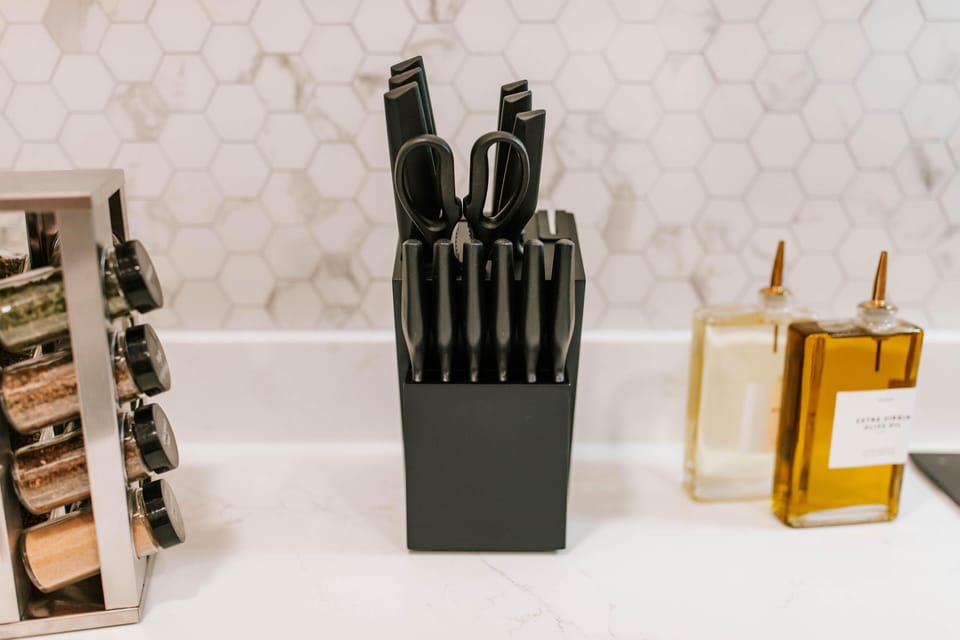 Minimal, well-organized countertop enhance the kitchen’s polished look.