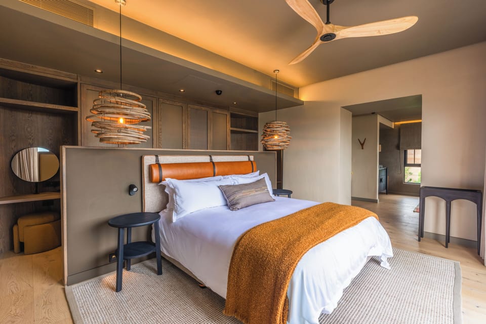 Luxury Suite, 1 King Bed | Premium bedding, Tempur-Pedic beds, minibar (free items), in-room safe