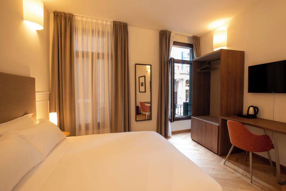 Apartment, 2 Bedrooms | In-room safe, blackout drapes, free WiFi