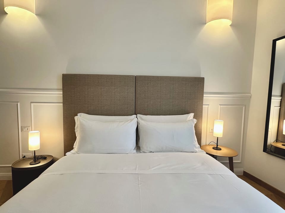 In-room safe, blackout drapes, free WiFi