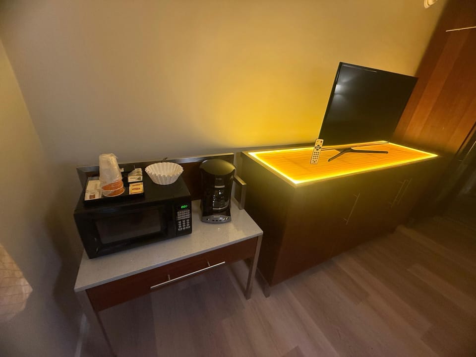 Standard Room, 2 Queen Beds, Accessible Bathtub, Non Smoking | Desk, laptop workspace, free WiFi, bed sheets