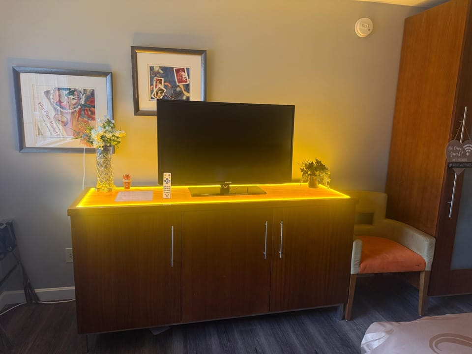 Desk, laptop workspace, free WiFi, bed sheets