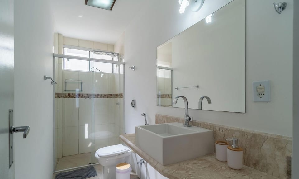 Basic Apartment | Bathroom | Shower