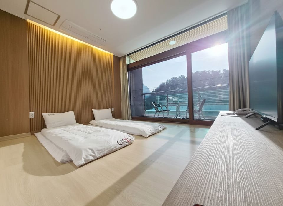 Standard Ondol | Individually decorated, individually furnished, free WiFi