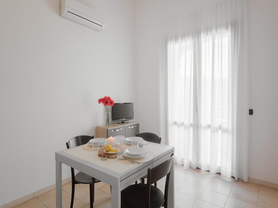 Apartment, 1 Bedroom, Terrace | Dining room