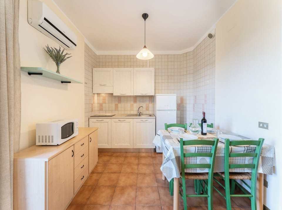 Apartment, 1 Bedroom, Balcony, Pool View | Dining room