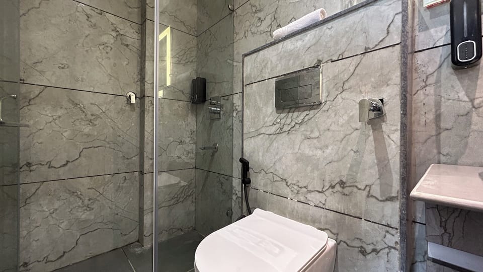 Hotel Vivaan - Walk to Banke Bihari Temple Hotel in Uttar Pradesh