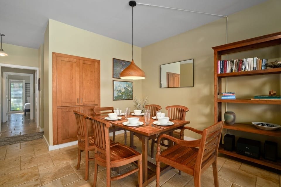 Condo, 2 Bedrooms | Dining