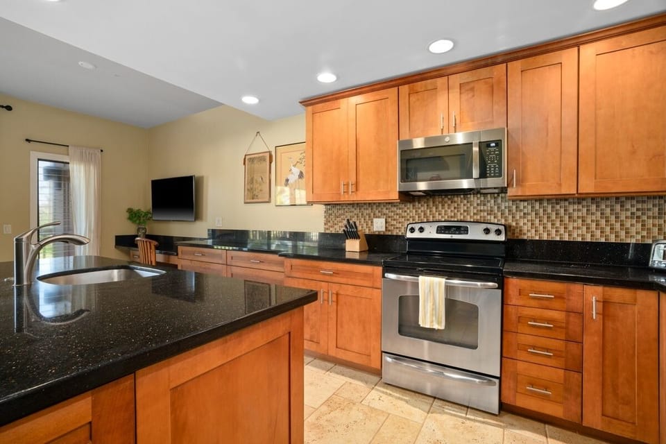 Condo, 2 Bedrooms | Private kitchen | Coffee/tea maker, fridge, oven, toaster