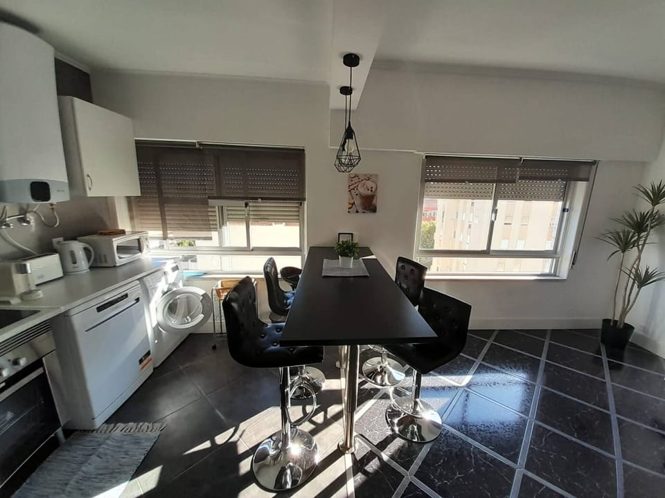 Apartment, 3 Bedrooms | Dining