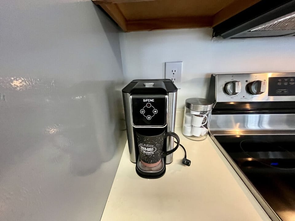 Single serve coffee maker