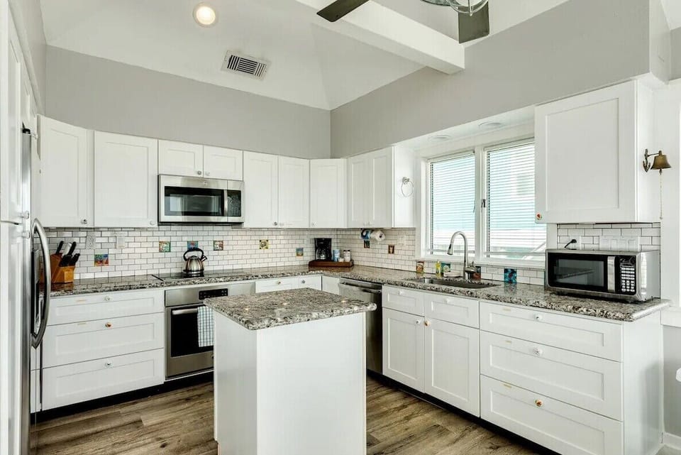 Full Kitchen - Stainless Appliances - First Floor